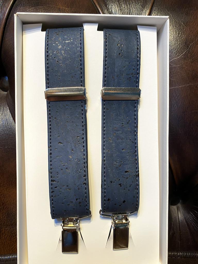 blaue Hosenträger