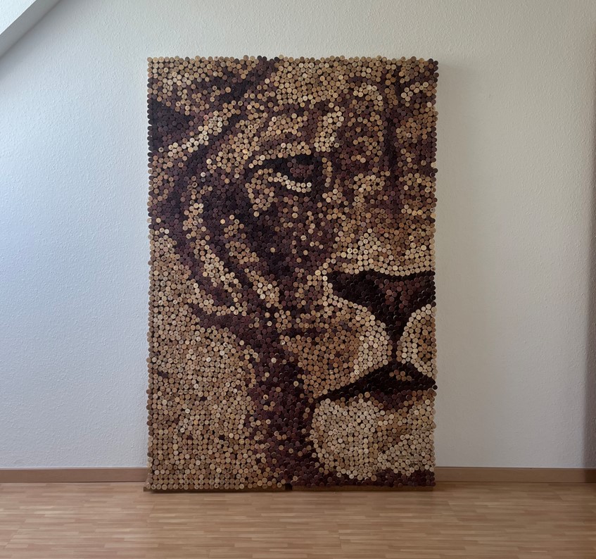 Korken-Mosaik: Löwen-Kopf aus gebrauchten Weinkorken