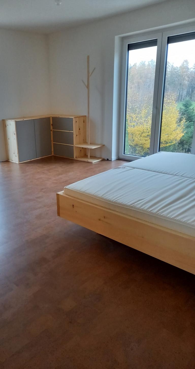 Kork Fussboden fertig im Schlafzimmer verlegt: KWG MORENA Atlantico Marron