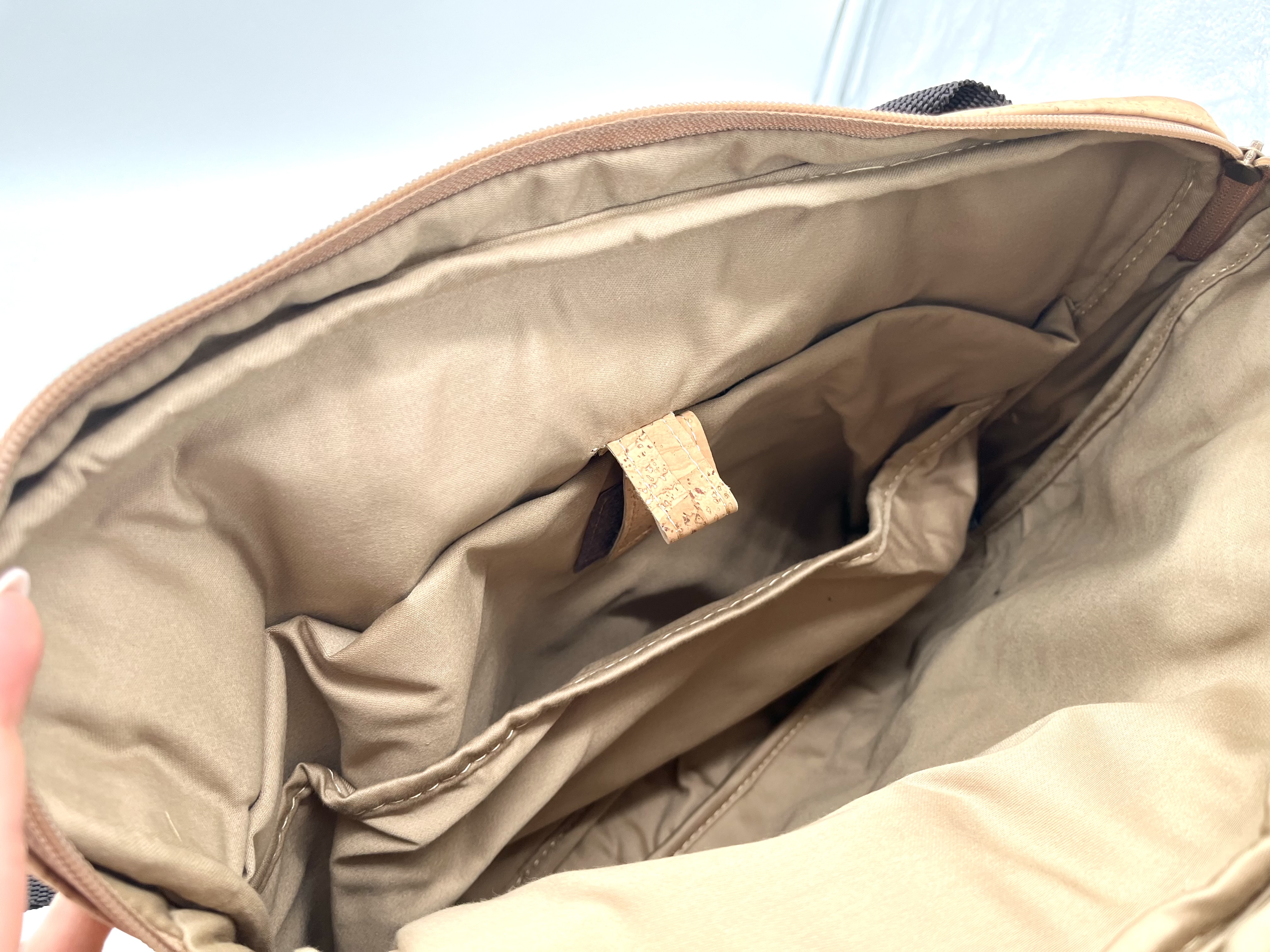 Innenansicht, hellbraune Laptoptasche