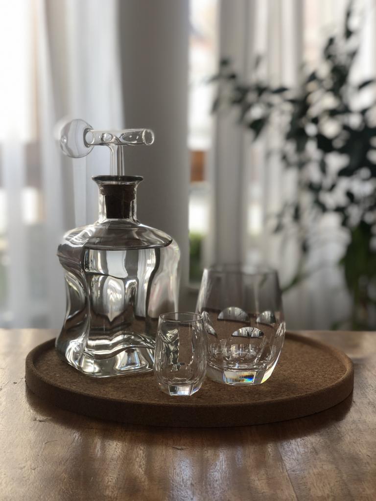 Schnaps Portionierer aus Glas mit Korken