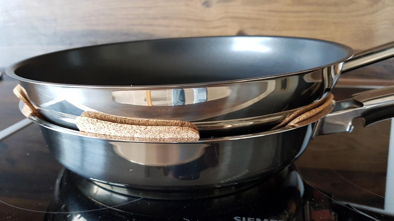 Pfannen-Schutz aus Kork