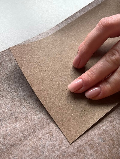 Schritt 1 – Pappe und Papier zusammenkleben