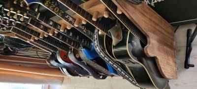 Gitarrenständer aus Kork Eigenbau