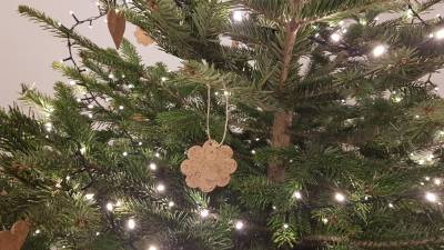 Schmuck für Weihnachtsbaum aus Naturkork