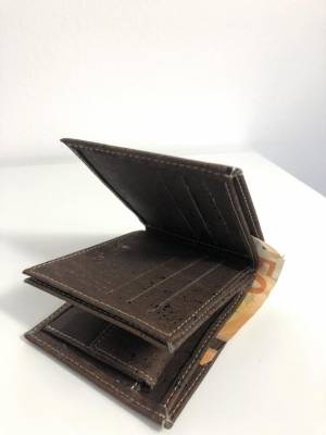Portemonnaie aus dunkel braunem Kork-Stoff